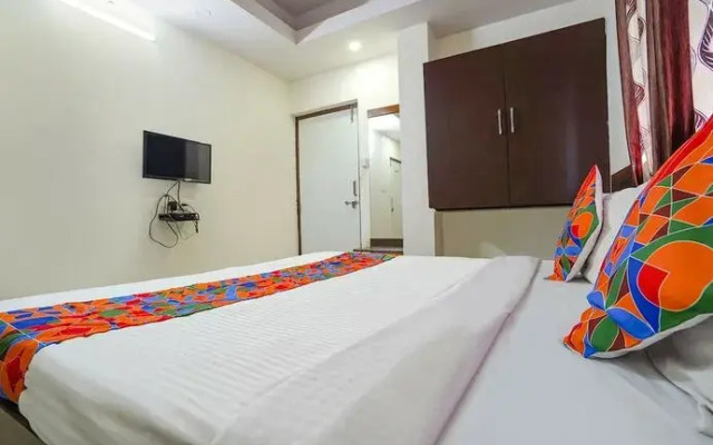 Fabexpress Vandan Villa Rooms Service Apartment