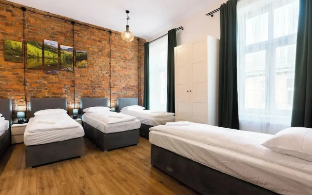 SquadGoals House - Fragola Apartments