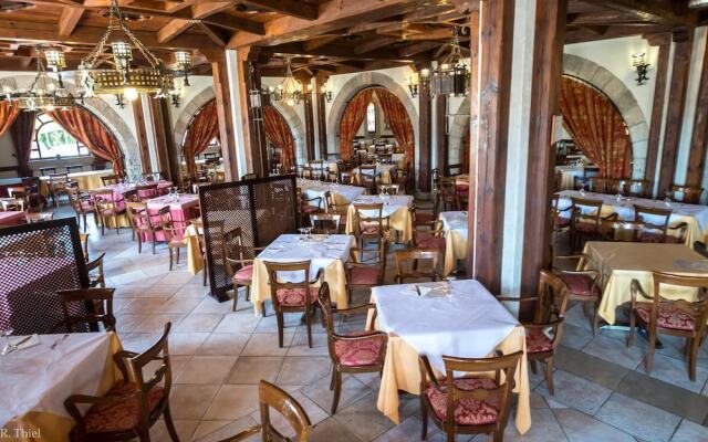 Hotel Restaurante El Castillo De Olmillos