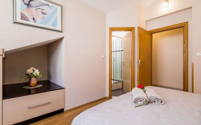 Modern Apartment in Korčula with Terrace