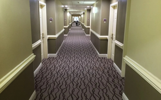 Days Inn & Suites Pasadena