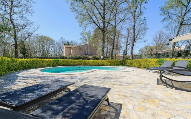 Beautiful Stone Villa in Tinjan With Swimming Pool