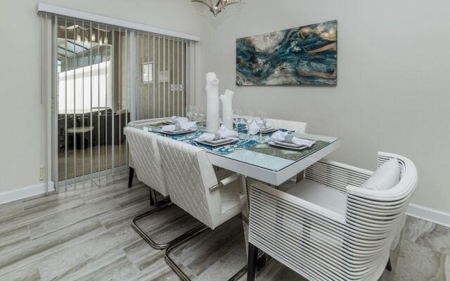 1595 Moon Valley Drive