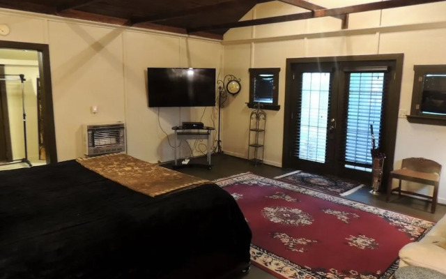 Lyons' Twin Mansions B&B and Spa