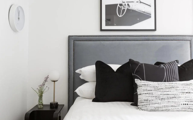 Designer Studio in Grand Manor 20 Min from Sydney