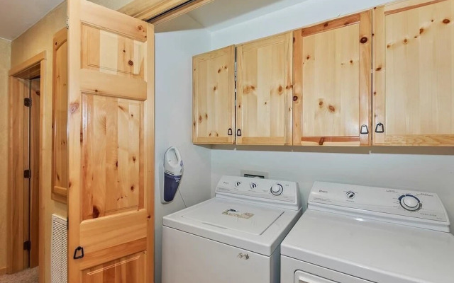 007 - The Log Cabin Getaway