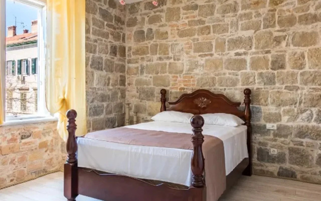 PIETRA ROSSA Luxury Rooms