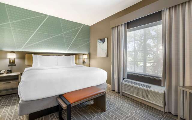 Comfort Inn & Suites