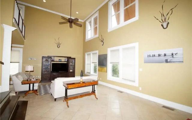 Hemingways Luxury Beach Place