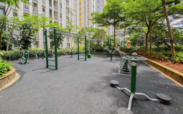 Good Location And Cozy Studio Springlake Summarecon Bekasi Apartment