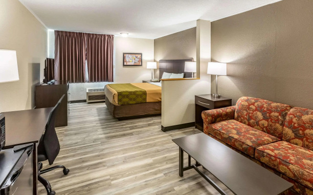 Econo Lodge Inn & Suites Newton