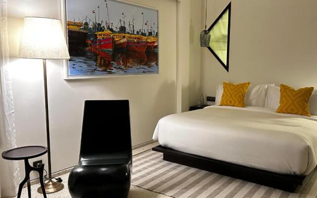 The Postcard on the Arabian Sea