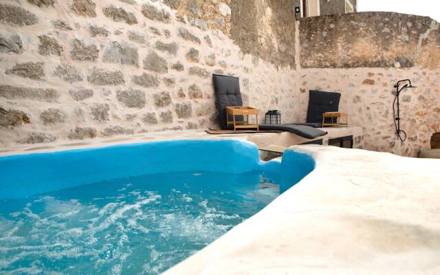 Dandy Villas Tower House Built in 17th Century Pool