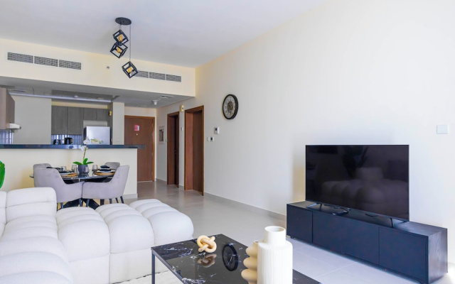 Bloomfields 1BR Canal The View Raha