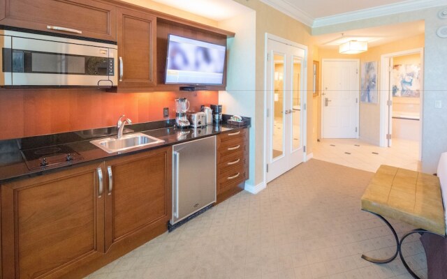 StripView Luxury Suite at The Signature