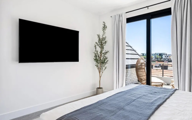 Break Point 6 Bedroom Home