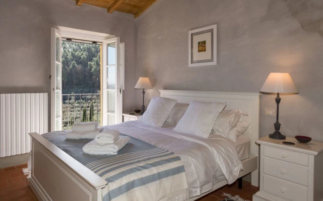 Luxury 6-bed Tuscan Villa Near Lucca and Florence