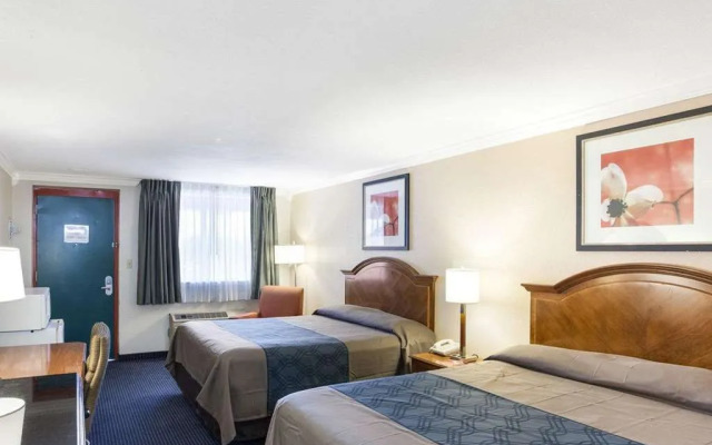 Econo Lodge Inn & Suites Fiesta Park