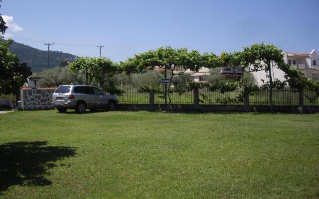 Maistrali Studios Apartments