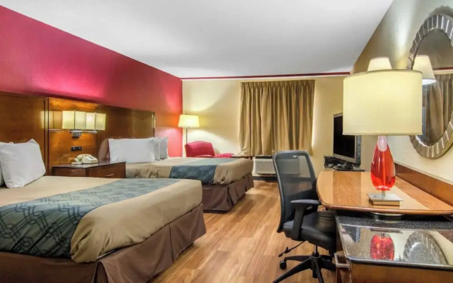 Forsyth Inn & Suites