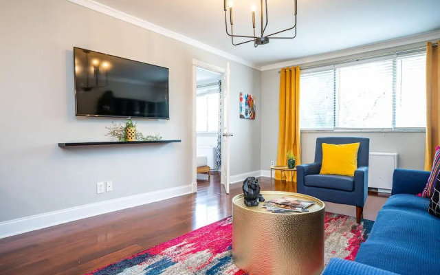 Downtown 2BR King Bed FREE Parking 1413