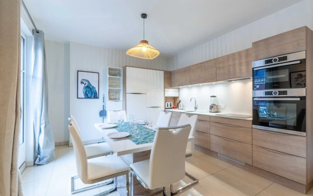 High-end 75m2 Apartment - Place Morny