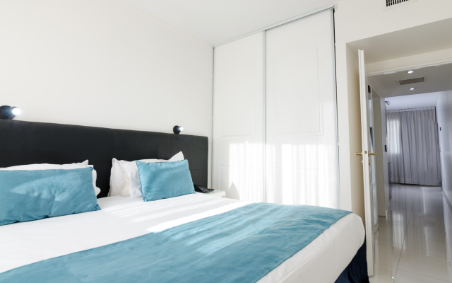 CH Recoleta Suites