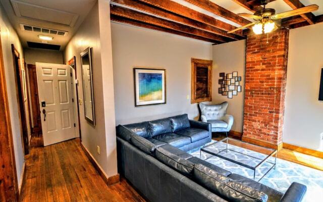 3Br, 1 Bath, Sleeps 6 8 3 Bedroom Apts