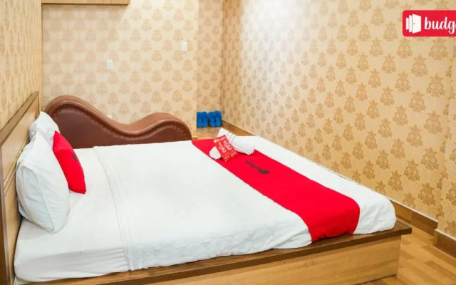 RedDoorz Bich Thu Hotel