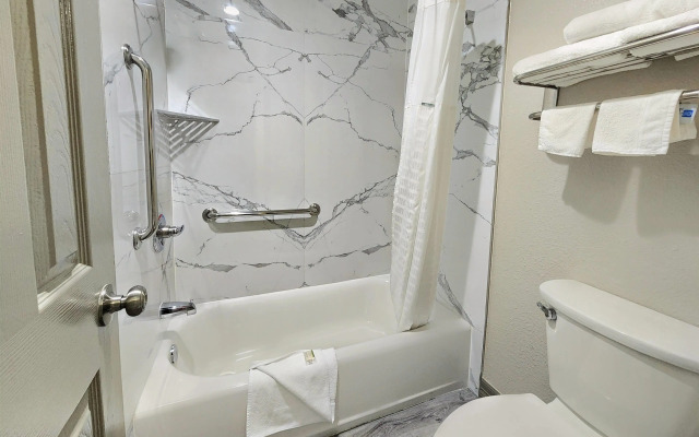 Days Inn by Wyndham Baytown Garth Road I10 East