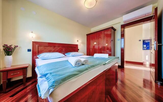 Seafront Apartment For4