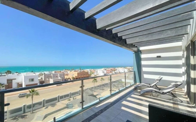 Upscale Ocean View Condo Close to it all Great