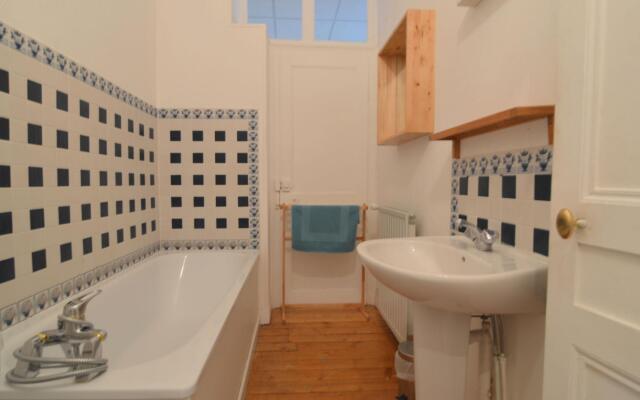 Heritage Castle in Asnieres with Garden