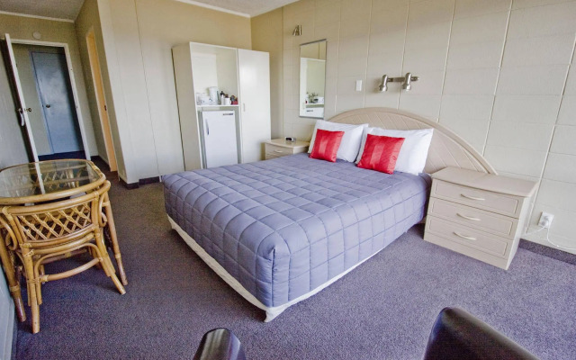 Tui Oaks Motel