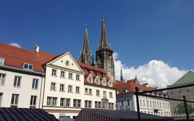 Bright Apartment With Balcony Outside the City Centre of Regensburg"