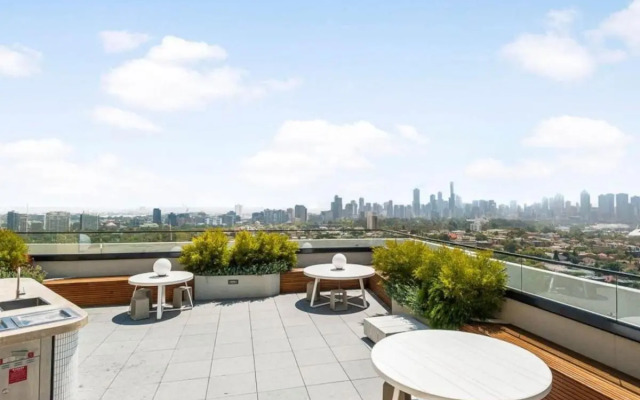 YARRA · YARRA Toorak Rd & Chapel St. Pool, Gym & Parking