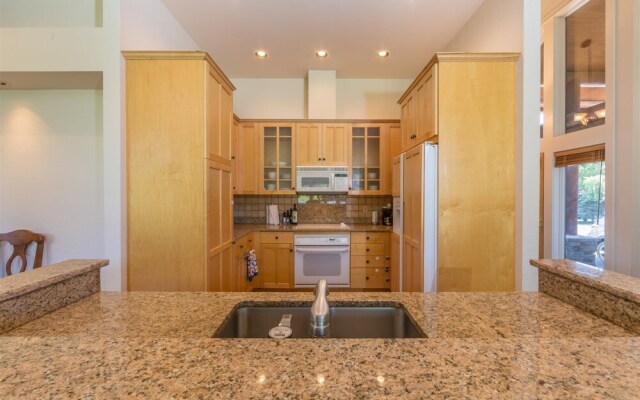 Big Sky - Crail Creek Retreat