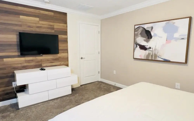 Charming two themed bedrooms townhome near Disney