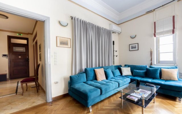 Ideal 4 bdr Apartment in Plaka for 10