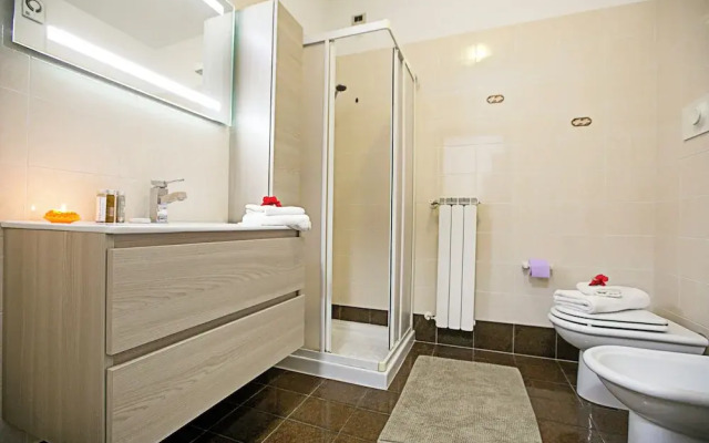 Borgo Degli Ulivi shared pool- 200m lake