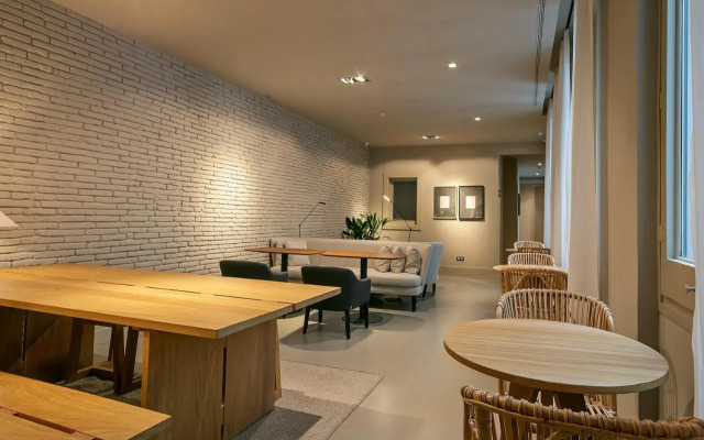 Pau Claris Apartment