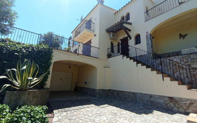 Beautiful holiday home in Calonge with private pool