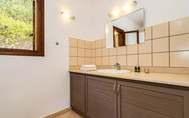 Rhodia Beach Villa in Ithaki