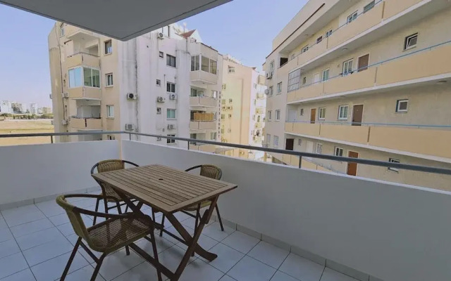 141 LCA - Stay Miracle Apartment