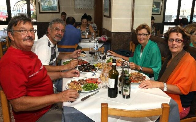 Reno's Restaurant & Guesthouse