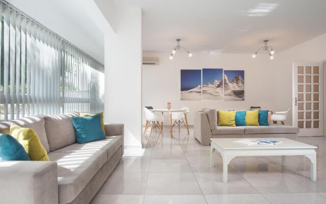Milos Hotel
