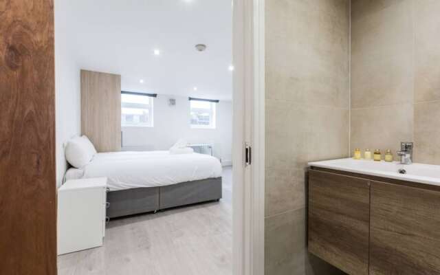 Modern Studio in Camberwell by Burgess Park