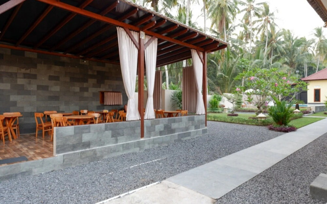 Reddoorz Plus Near Pantai Melase Lombok