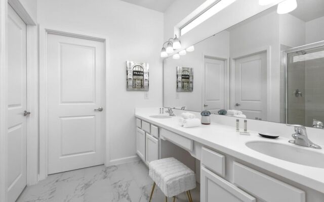 Stunning House With Private Pool