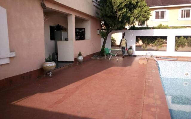 Oko Courts MU1 3 BR Apartment with SWIMMING POOL